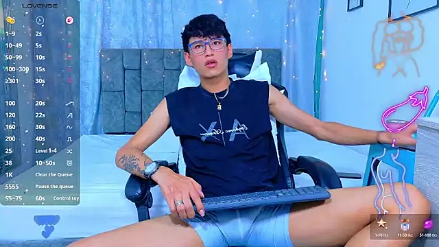 NicolasTorrez's Live XXX Chat