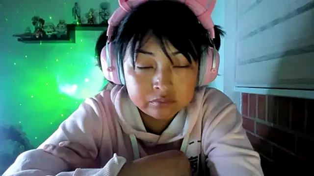 Živý XXX chat Shaddycute_