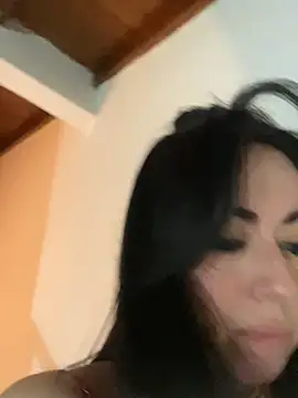BrattyYanii Chat XXX live
