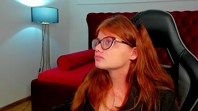 ChloeHalses Chat XXX live