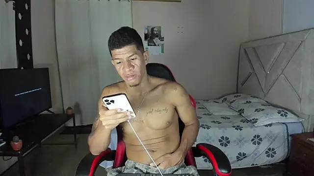 Toptony22 Adlı Modelin Canlı XXX Sohbeti
