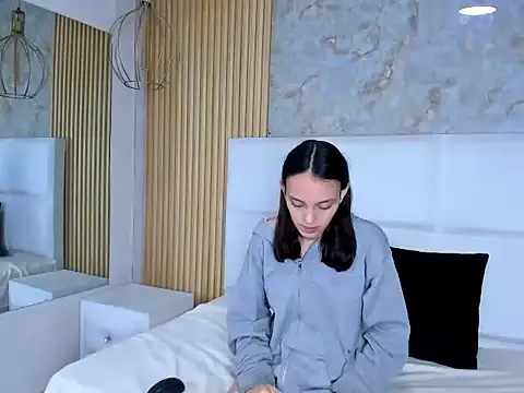 SummerAndErick_HL Adlı Modelin Canlı XXX Sohbeti