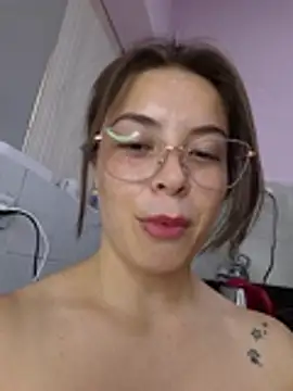Emmasweet_Val লাইভ XXX চ্যাট