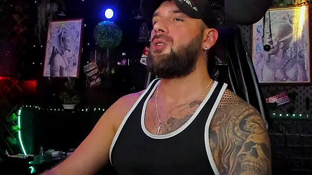 צ'אט XXX בשידור חי של LexHardy