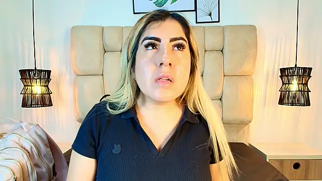 AdharaSmithh Adlı Modelin Canlı XXX Sohbeti