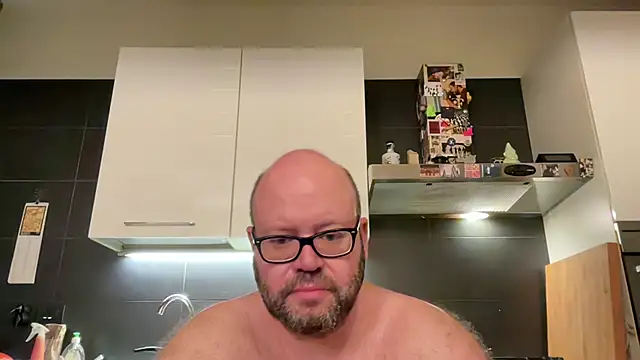 צ'אט XXX בשידור חי של theitalianbear