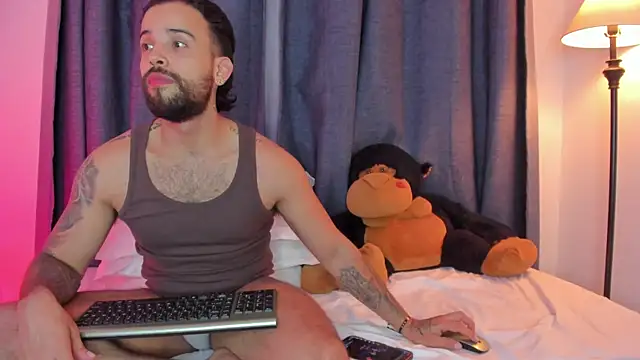 Marcussandscot's Live XXX Chat