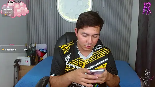 Онлайн чат XXX Julian_Smith21