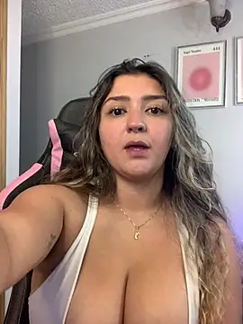 Chat XXX en directo de Melannyy_