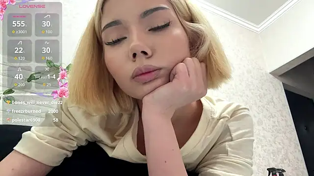 Chatroom XXX en direct de HolliMalory
