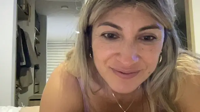 XXX chat uživo modela LunaBeya
