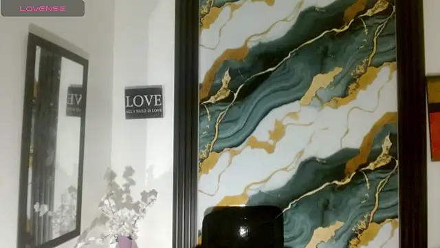 Sharlotte_Jones' Live XXX Chat
