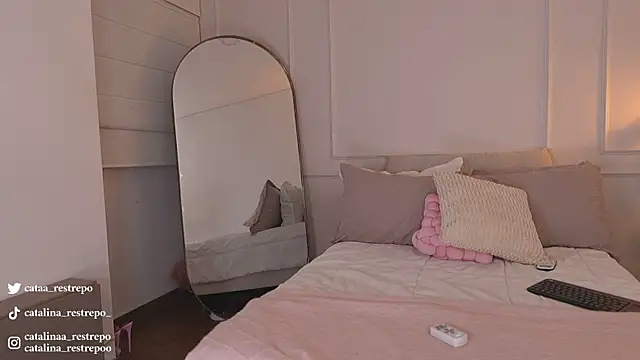 Chatroom XXX en direct de CATALINA_RESTREPO