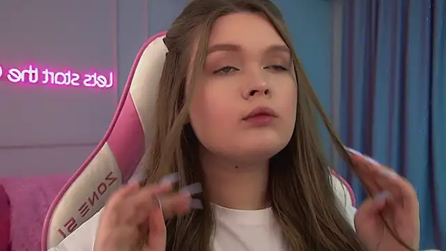 CrystalLyons' Live XXX Chat