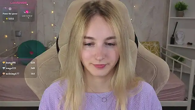 Shy_Polly Chat XXX in diretta
