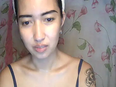 XXnaughty_08XX Adlı Modelin Canlı XXX Sohbeti