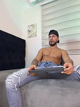 Czat XXX na żywo – Thiago_Hill