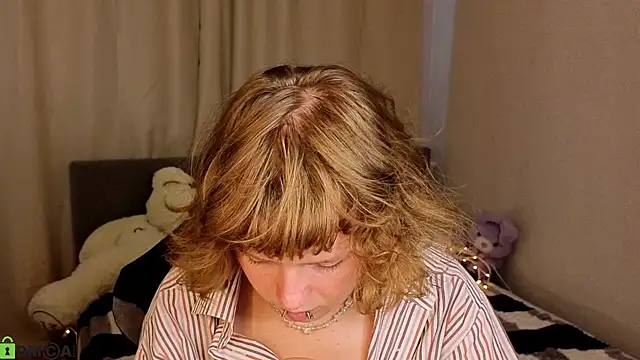 VioletDesiree Adlı Modelin Canlı XXX Sohbeti