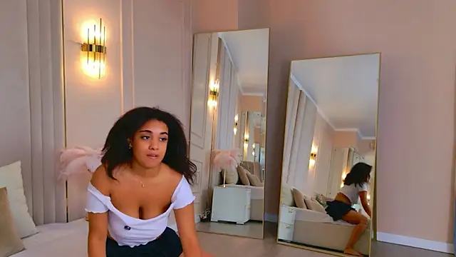 Chat XXX ao vivo de Luna_Cortier