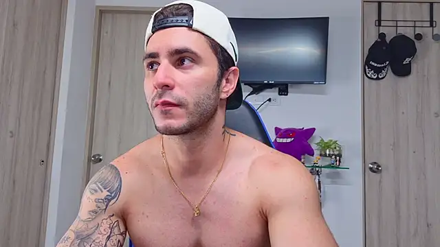 Latino_stud4u's Webcam Show