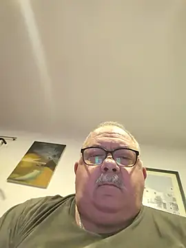 bylytom24's Live XXX Chat