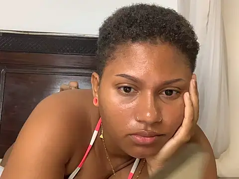 Chat +18 de madelltheebony ao vivo