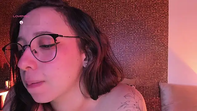 XXX chat uživo modela Apartment28