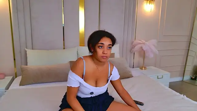 Luna_Cortier's Live XXX Chat