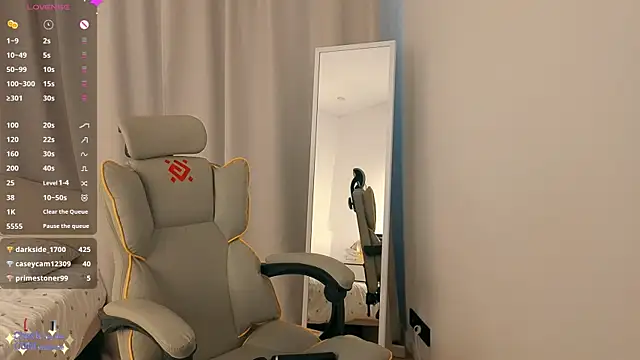 mowalova Adlı Modelin Canlı XXX Sohbeti
