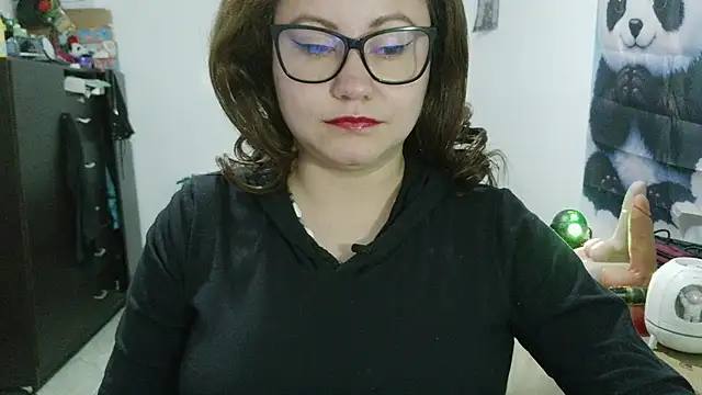 curly_greeneyed's Live XXX Chat