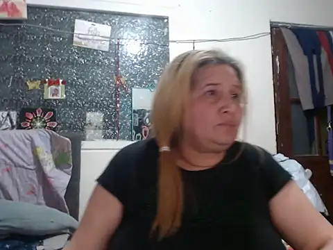Perla1981-- Live XXX-chat