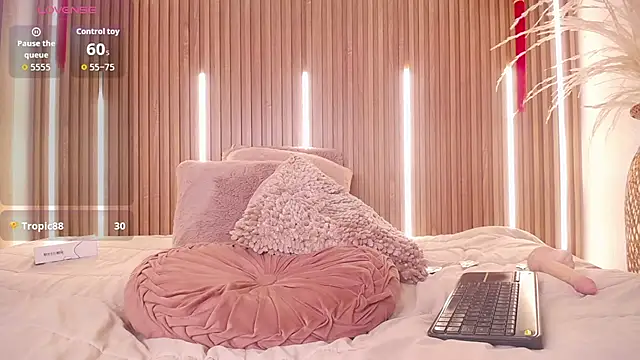 Chat +18 de Christine_Wild ao vivo