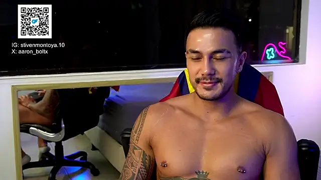 aaron_bolt live XXX chat