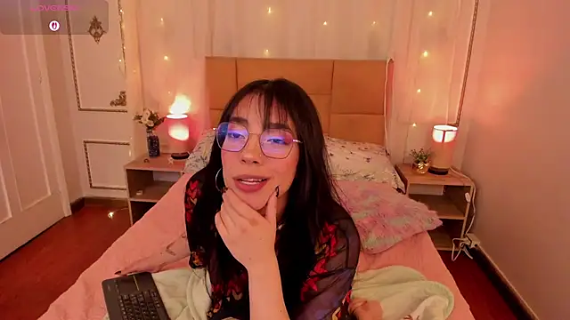 EmaLittle Live XXX-chat