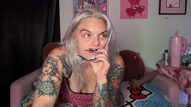 CherryBombBomb Live XXX-Chat