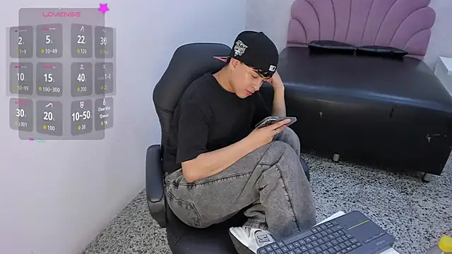 alan_twink12's Live XXX Chat