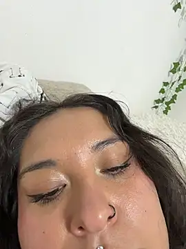 Nailealipsglossy Adlı Modelin Canlı XXX Sohbeti