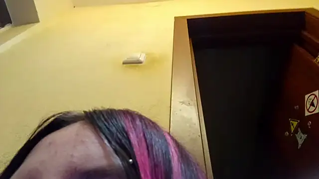 Chat XXX en directo de IronicBuckle