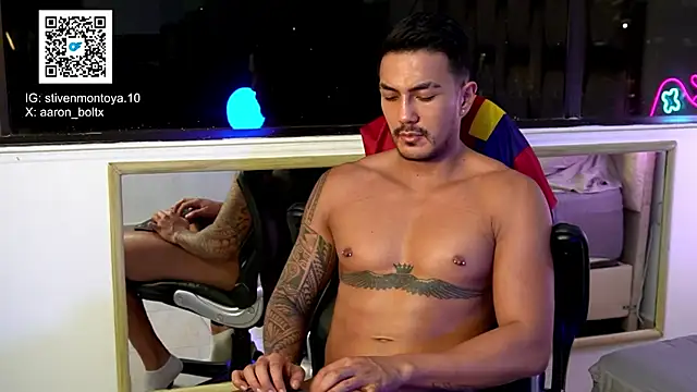 aaron_bolt's Live XXX Chat