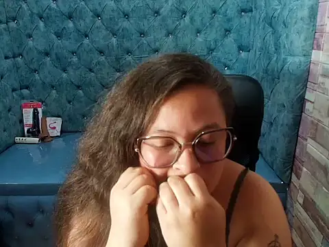 צ'אט XXX בשידור חי של SaraThonson_