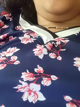 Hot-Roseeee Adlı Modelin Canlı XXX Sohbeti