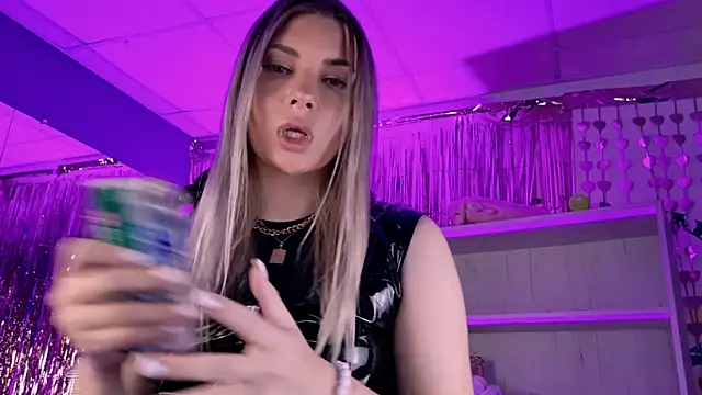 HyileyClark Chat XXX in diretta