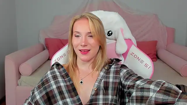 ElaraVoltage's Live XXX Chat