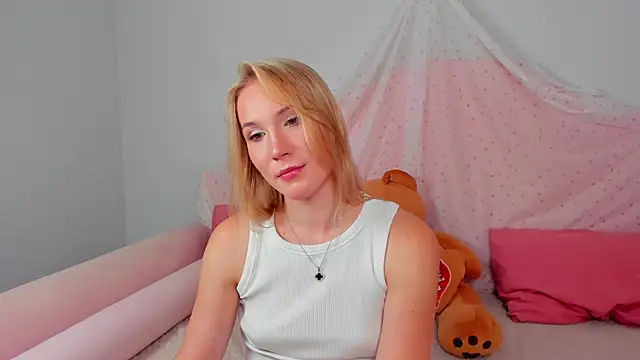 Chat XXX en directo de ElaraVoltage