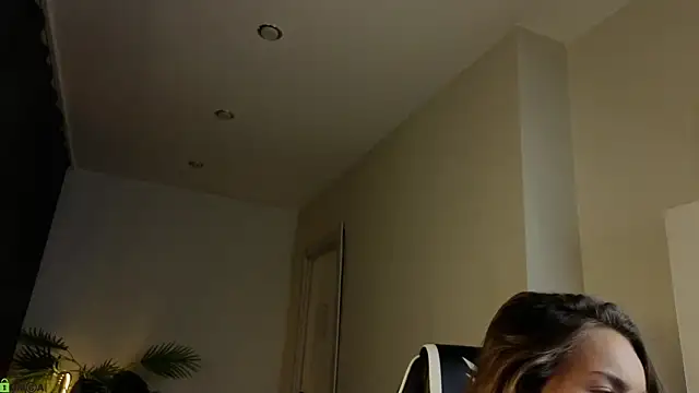 Leslie_Scottn Live XXX chat