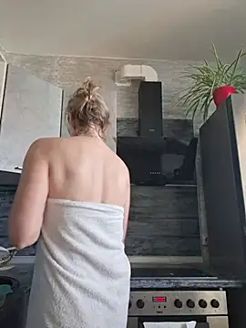 stellahere8 Adlı Modelin Canlı XXX Sohbeti