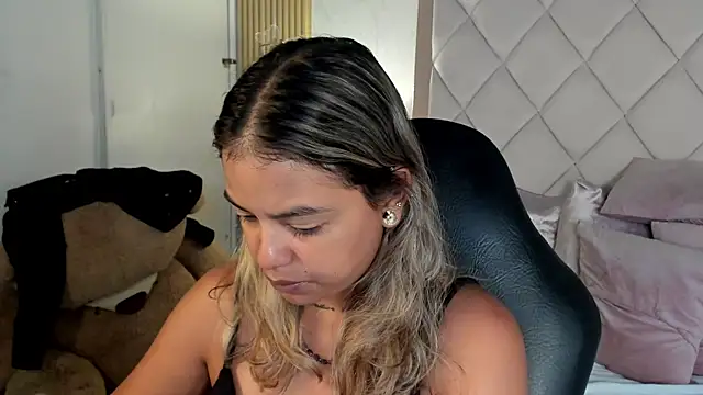 dulce_lyraa1 Adlı Modelin Canlı XXX Sohbeti