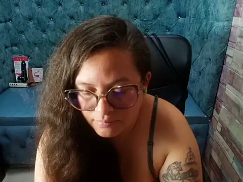 SaraThonson_'s Live XXX Chat