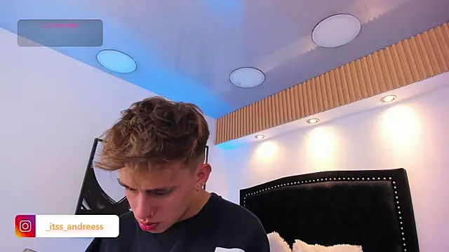 LiamWildx20 Adlı Modelin Canlı XXX Sohbeti
