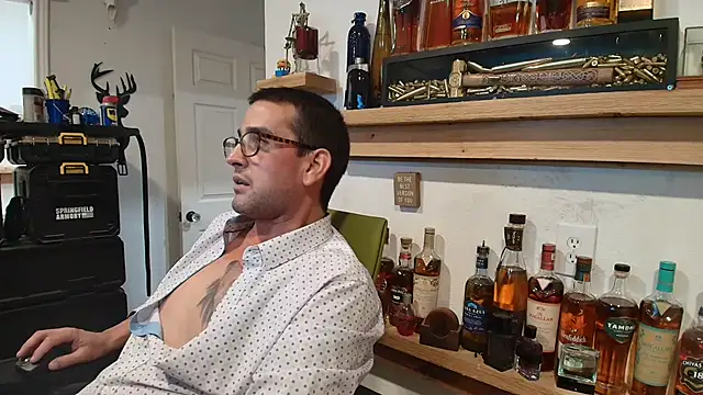 HoT_sHoT_357: διαδικτυακό σόου στην κάμερα